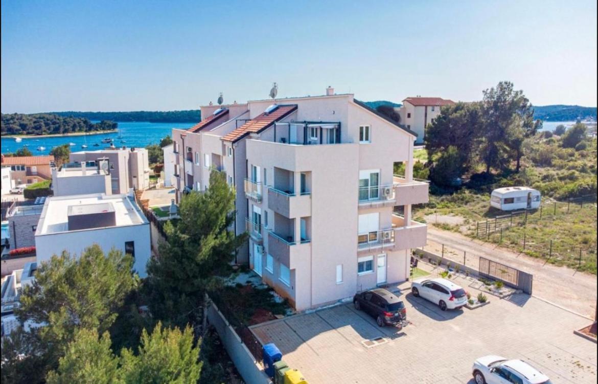 Apartman Yacht Медулин Екстер'єр фото